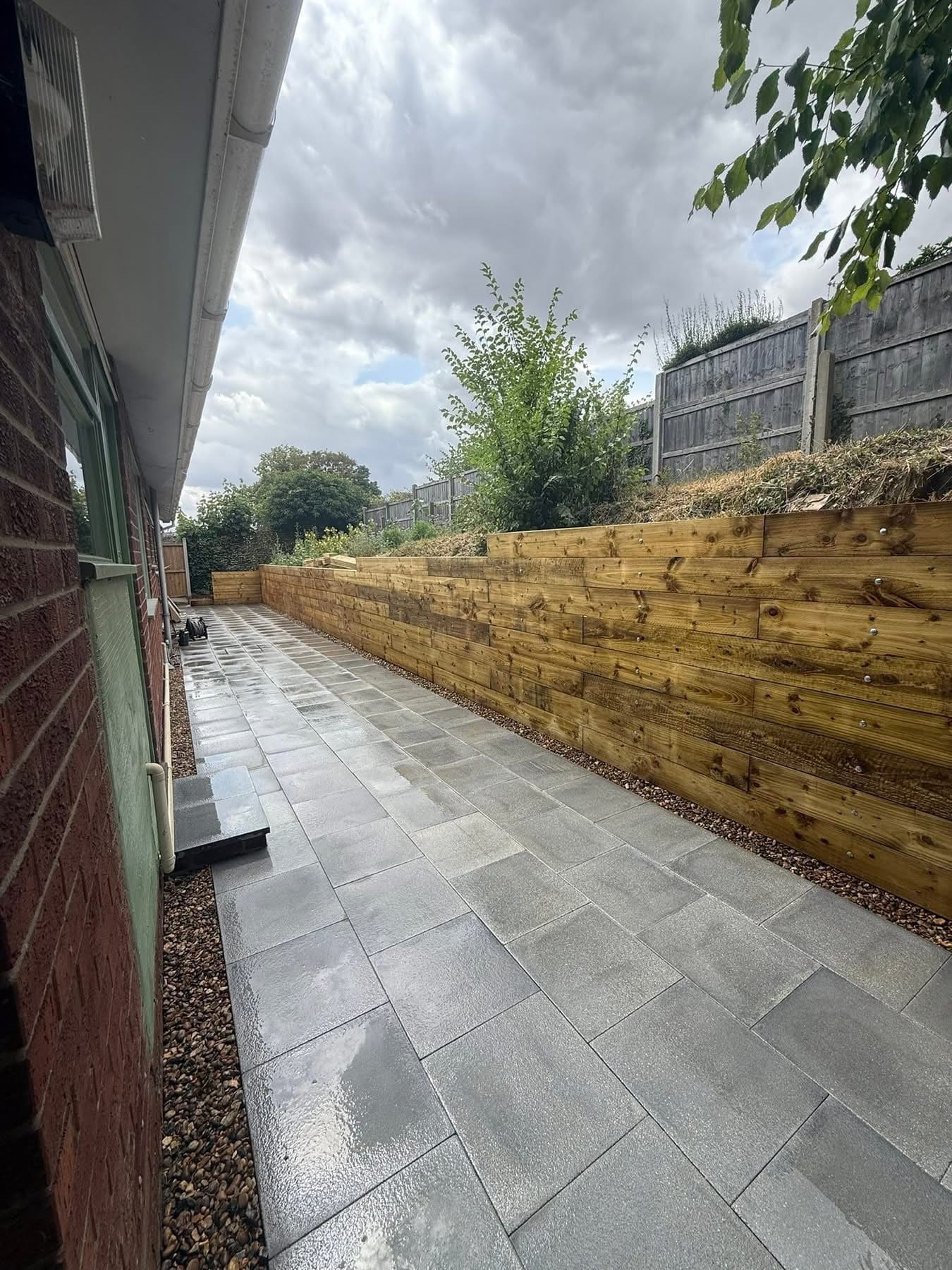 Side garden retaining wall